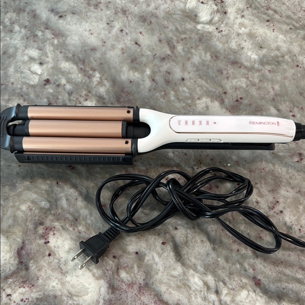 Remington Adjustable/Customizable Waves Gold and White Triple-Barrel Hair Waver